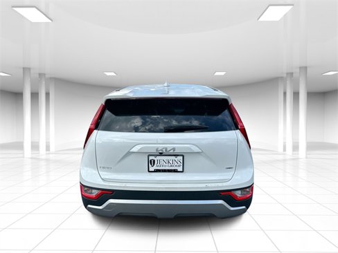 Certified 2023 Kia Niro LX image 4