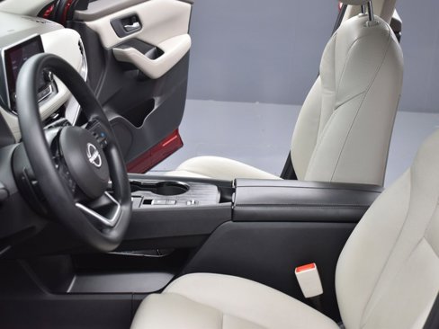 Used 2022 Nissan Rogue SV image 16