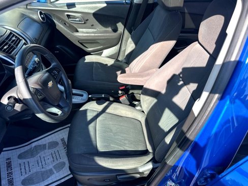 Used 2016 Chevrolet Trax LT w/ LT Sun and Sound Package image 17