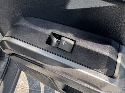 Used 2018 Toyota Tacoma SR5 image 34