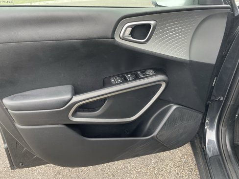 Used 2023 Kia Soul LX w/ LX Technology Package image 5
