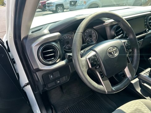 Used 2020 Toyota Tacoma SR5 image 18