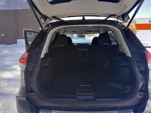Used 2018 Nissan Rogue SV image 12