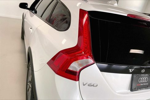 Used 2018 Volvo V60 T5 Cross Country image 30