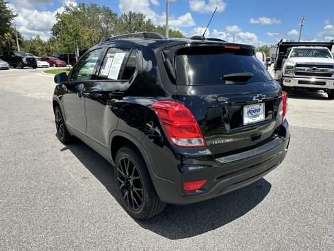 Certified 2022 Chevrolet Trax LT w/ Midnight Edition image 8