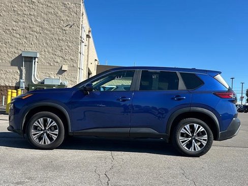 Used 2023 Nissan Rogue SV image 2