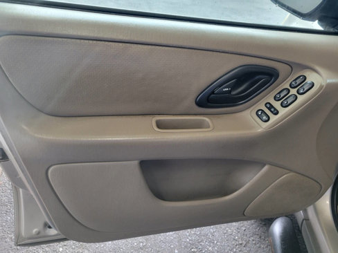 Used 2001 Ford Escape XLT image 14