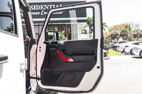 Used 2017 Jeep Wrangler Unlimited Sahara w/ Connectivity Group image 30
