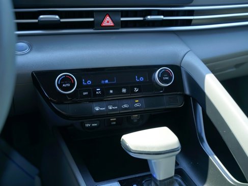 Used 2023 Hyundai Elantra SEL image 16