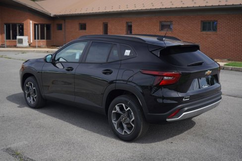 New 2025 Chevrolet Trax LT w/ Driver Confidence Package image 6