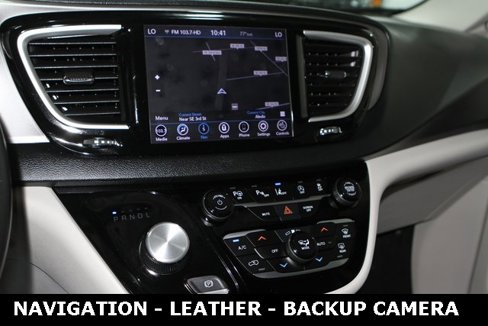 Used 2020 Chrysler Pacifica Touring-L Plus w/ Tire & Wheel Group image 20