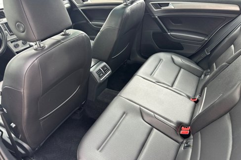 Used 2016 Volkswagen Golf Limited Edition image 12