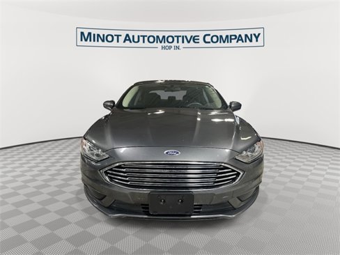 Used 2018 Ford Fusion SE image 3