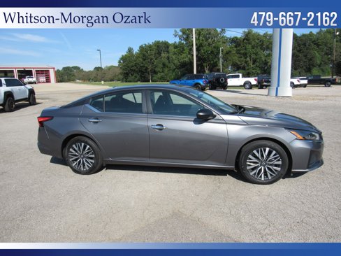 Used 2024 Nissan Altima 2.5 SV image 11