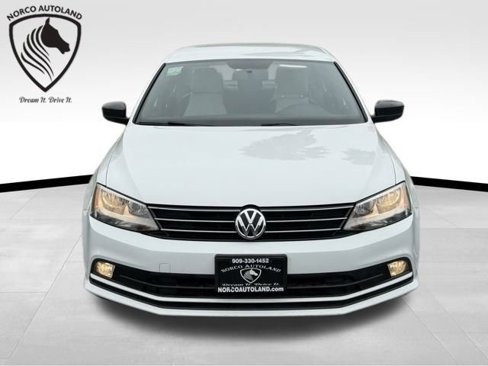 Used 2016 Volkswagen Jetta Sport image 2