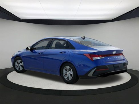 New 2025 Hyundai Elantra SE image 5