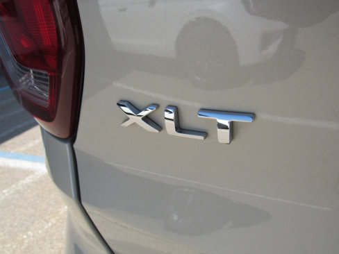 Used 2018 Ford Explorer XLT w/ Equipment Group 201A image 39