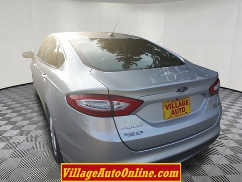 Used 2016 Ford Fusion SE w/ Equipment Group 202A image 12