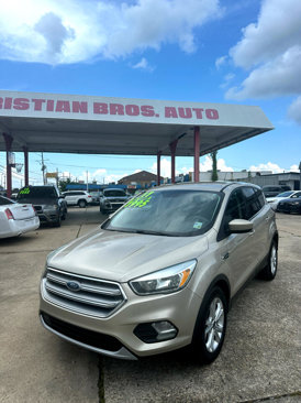 Used 2017 Ford Escape SE image 2
