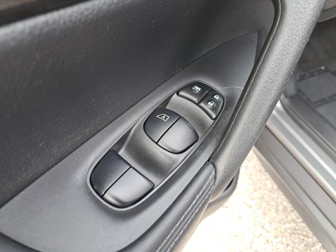 Used 2020 Nissan Rogue SV w/ Sun & Sound Touring Package image 15