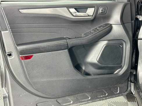 Used 2021 Ford Escape Titanium image 19