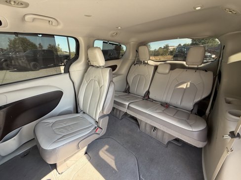 Used 2017 Chrysler Pacifica Touring-L Plus w/ Tire & Wheel Group image 27
