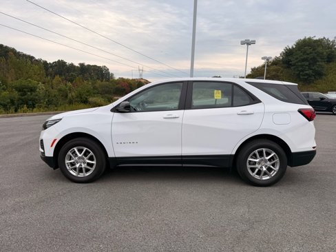 Used 2023 Chevrolet Equinox LS image 2