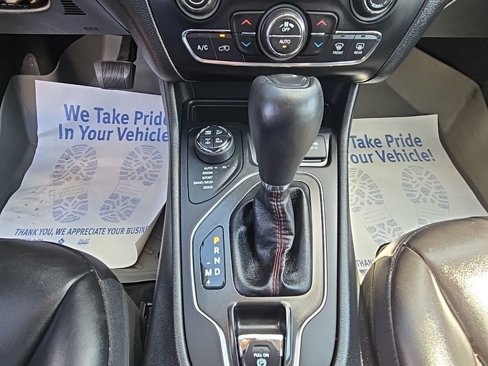 Used 2019 Jeep Cherokee Trailhawk w/ Cold Weather Group image 22
