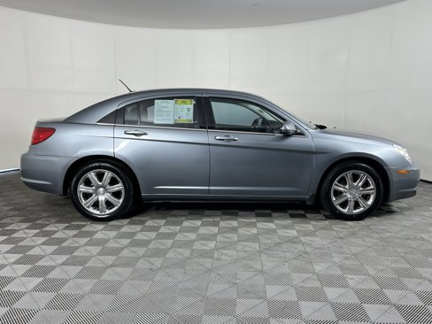 Used 2010 Chrysler Sebring Limited w/ Navigation & Sound Group I image 5