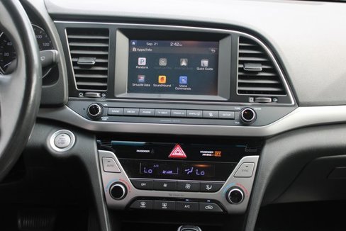 Used 2017 Hyundai Elantra Limited image 22