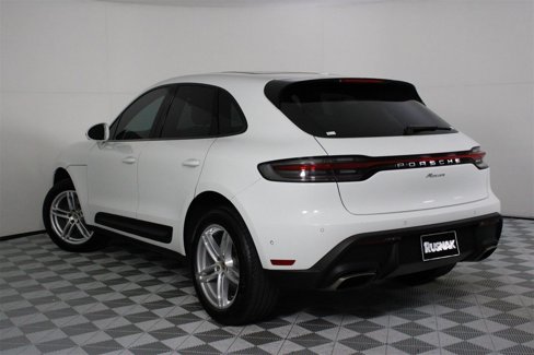 Certified 2024 Porsche Macan image 3