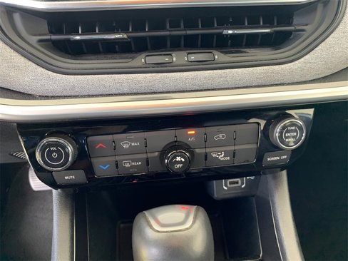 Certified 2024 Jeep Compass Latitude image 38