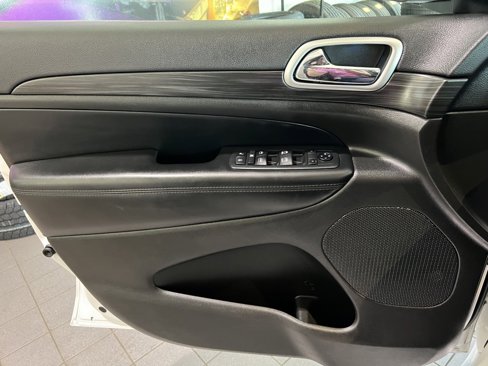 Used 2019 Jeep Grand Cherokee Altitude image 38
