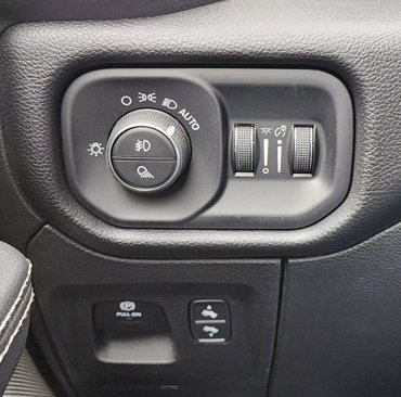 Used 2025 RAM 1500 Laramie w/ Night Edition image 37
