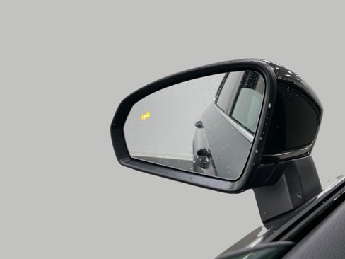 New 2025 Volkswagen Taos SE image 18