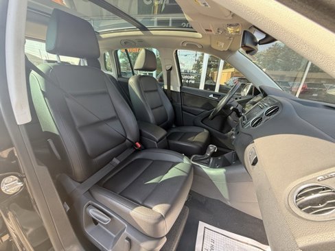 Used 2016 Volkswagen Tiguan SE image 12