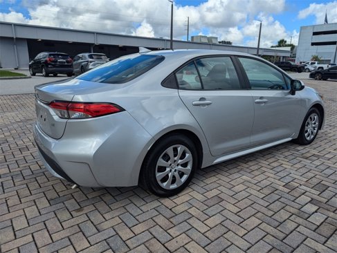Used 2021 Toyota Corolla LE image 11