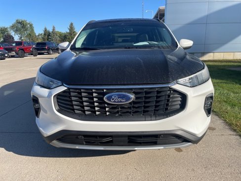 Used 2024 Ford Escape SE w/ Class II Trailer Tow Package image 6