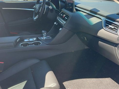 Used 2025 Genesis G70 2.5T image 31