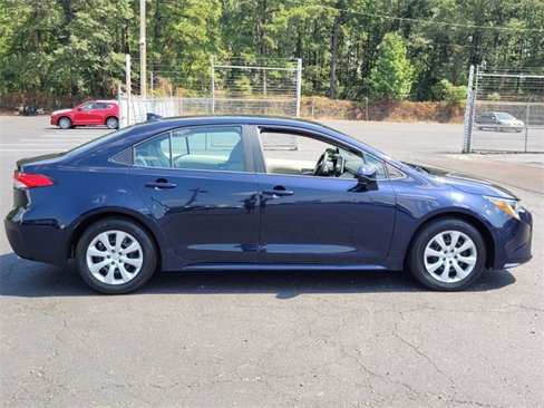 Used 2021 Toyota Corolla LE image 2