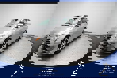 Used 2017 Toyota Camry LE image 1