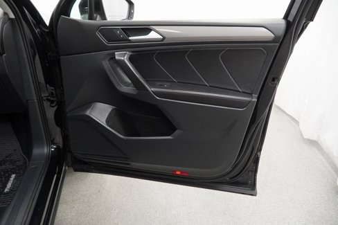 Used 2022 Volkswagen Tiguan SE image 36