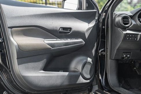 Used 2020 Nissan Kicks S image 34