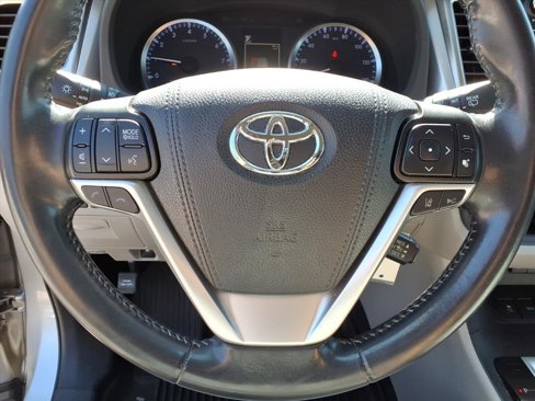 Used 2018 Toyota Highlander LE image 15