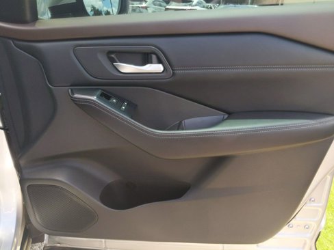 Used 2022 Nissan Rogue SV image 35