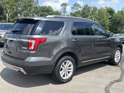 Used 2016 Ford Explorer XLT w/ Equipment Group 202A image 3