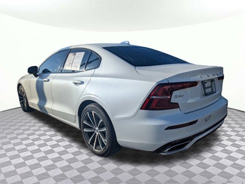 Used 2022 Volvo S60 B5 Momentum image 5