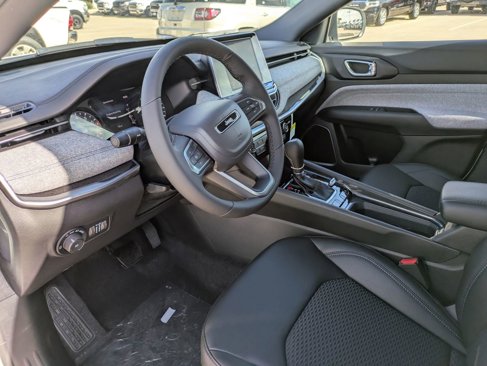New 2025 Jeep Compass Latitude image 9