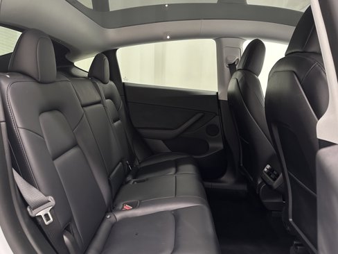 Used 2021 Tesla Model Y Long Range image 19
