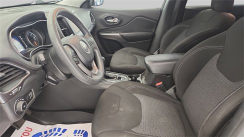 Used 2019 Jeep Cherokee Latitude w/ Popular Appearance Group image 10